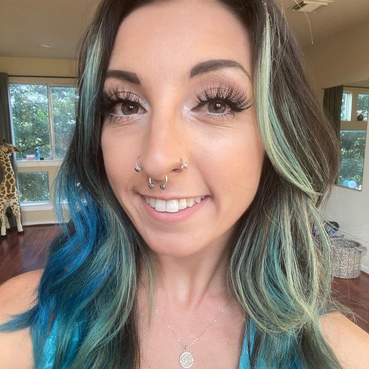 🦄 yourstrulydakota Dakota Quinn💙🤍 TikTok