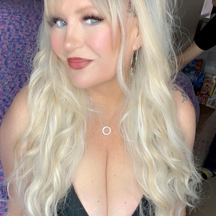 Elizabeth Starr's Instagram, Twitter & Facebook on IDCrawl